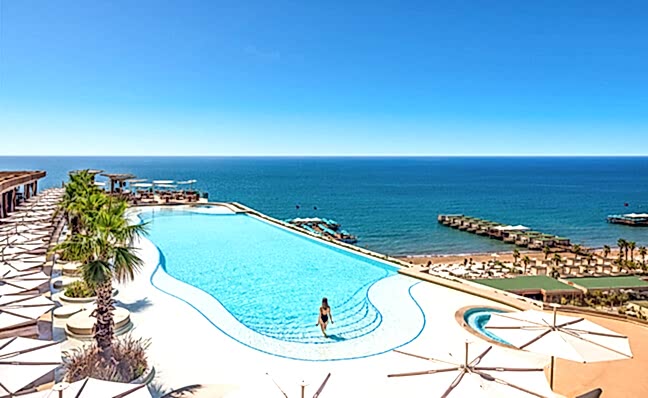 Regnum The Crown Seven Rooftop Pool (2)(1) Card