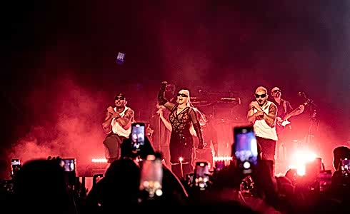 Christinaaguilera Card