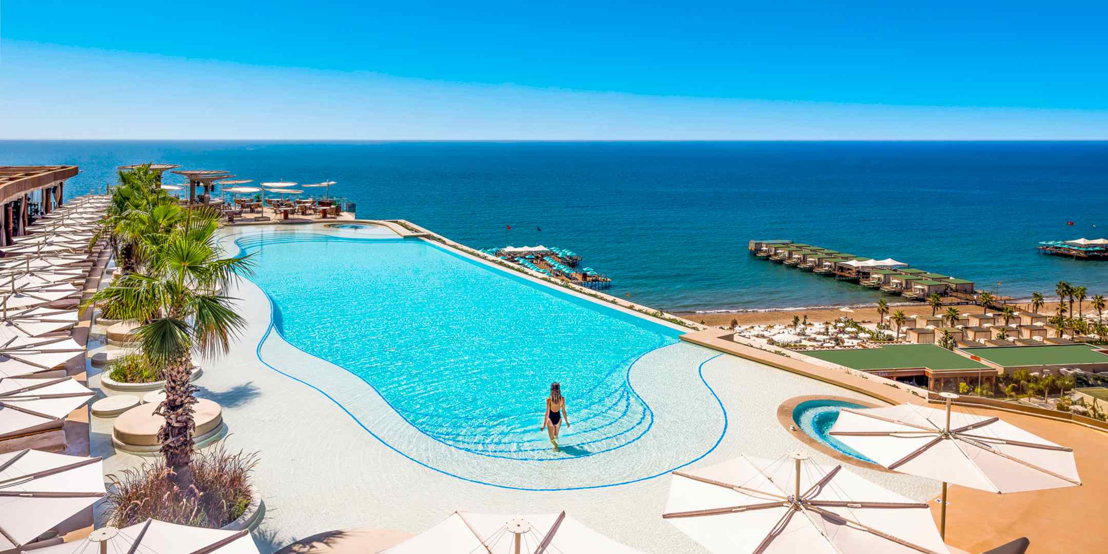 Regnum The Crown Seven Rooftop Pool (2)(1) Middle D