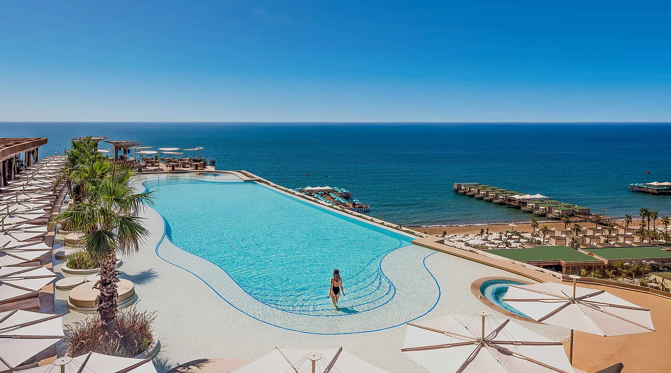 Regnum The Crown Seven Rooftop Pool (2)(1) Slider V2